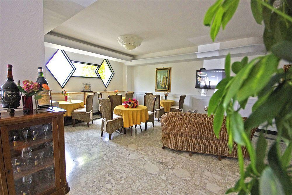 Hotel Clinton Casoria Esterno foto