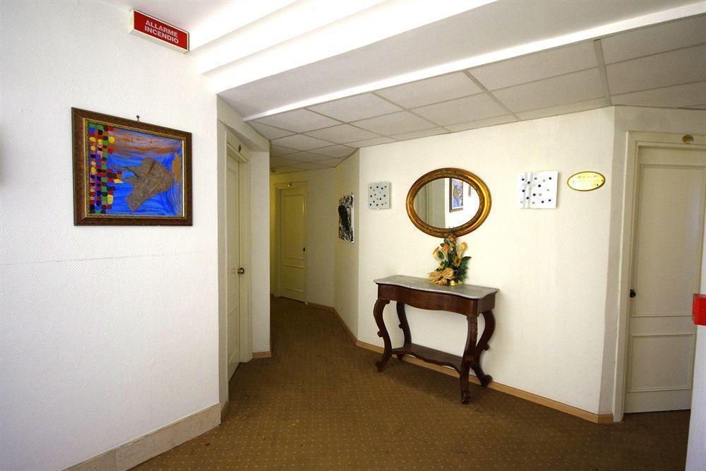 Hotel Clinton Casoria Esterno foto