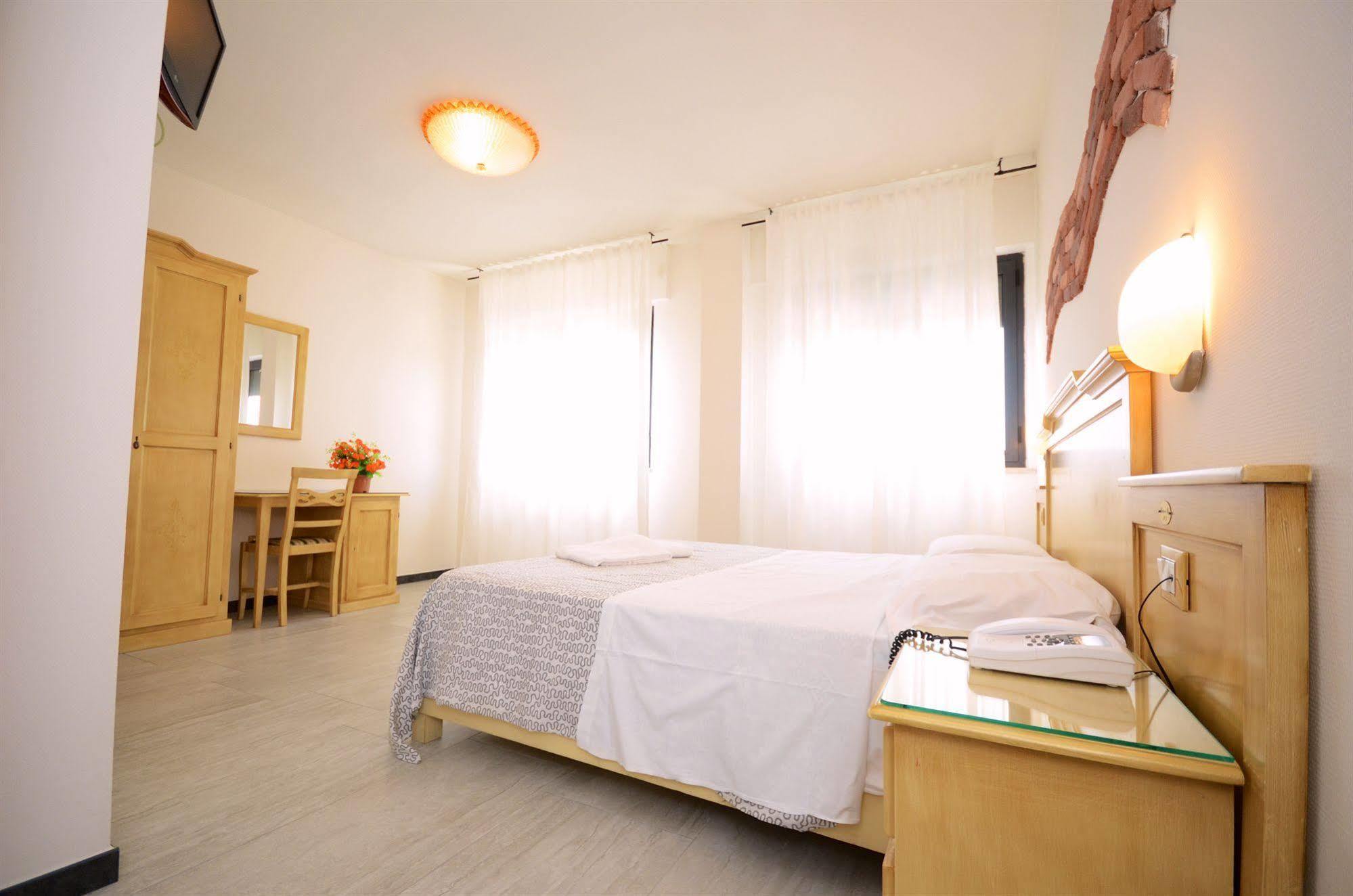 Hotel Clinton Casoria Esterno foto
