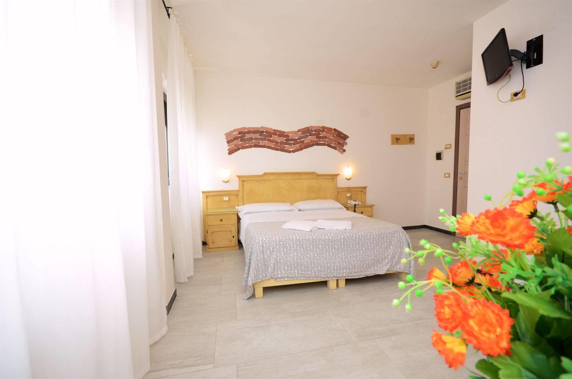 Hotel Clinton Casoria Esterno foto