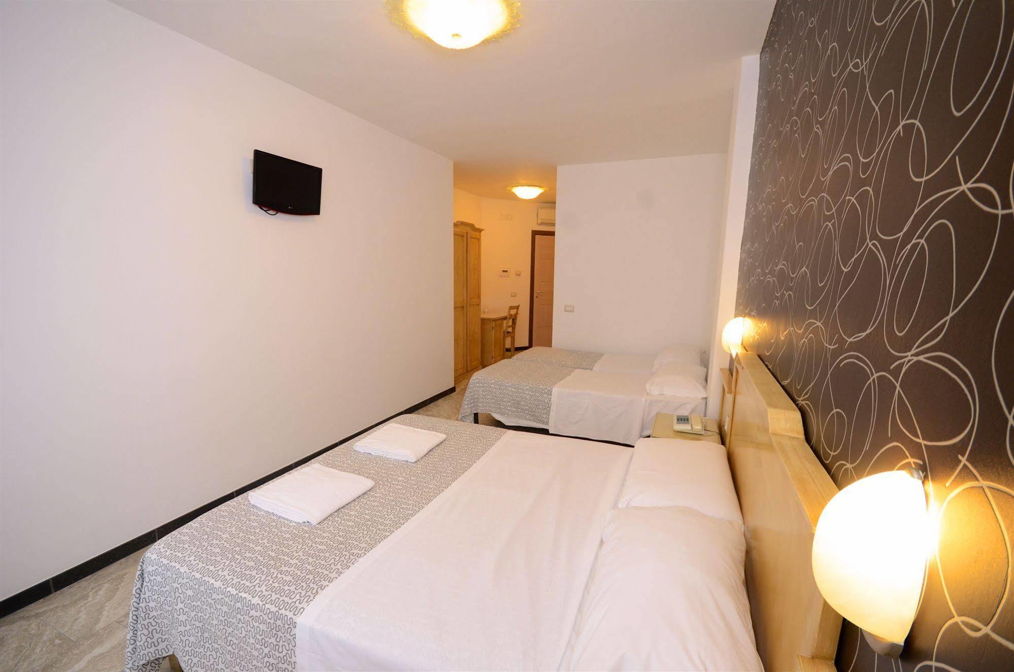 Hotel Clinton Casoria Esterno foto