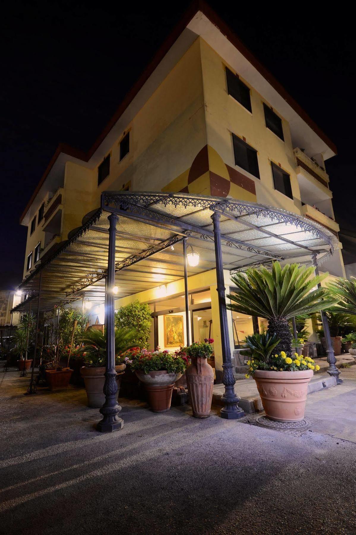 Hotel Clinton Casoria Esterno foto