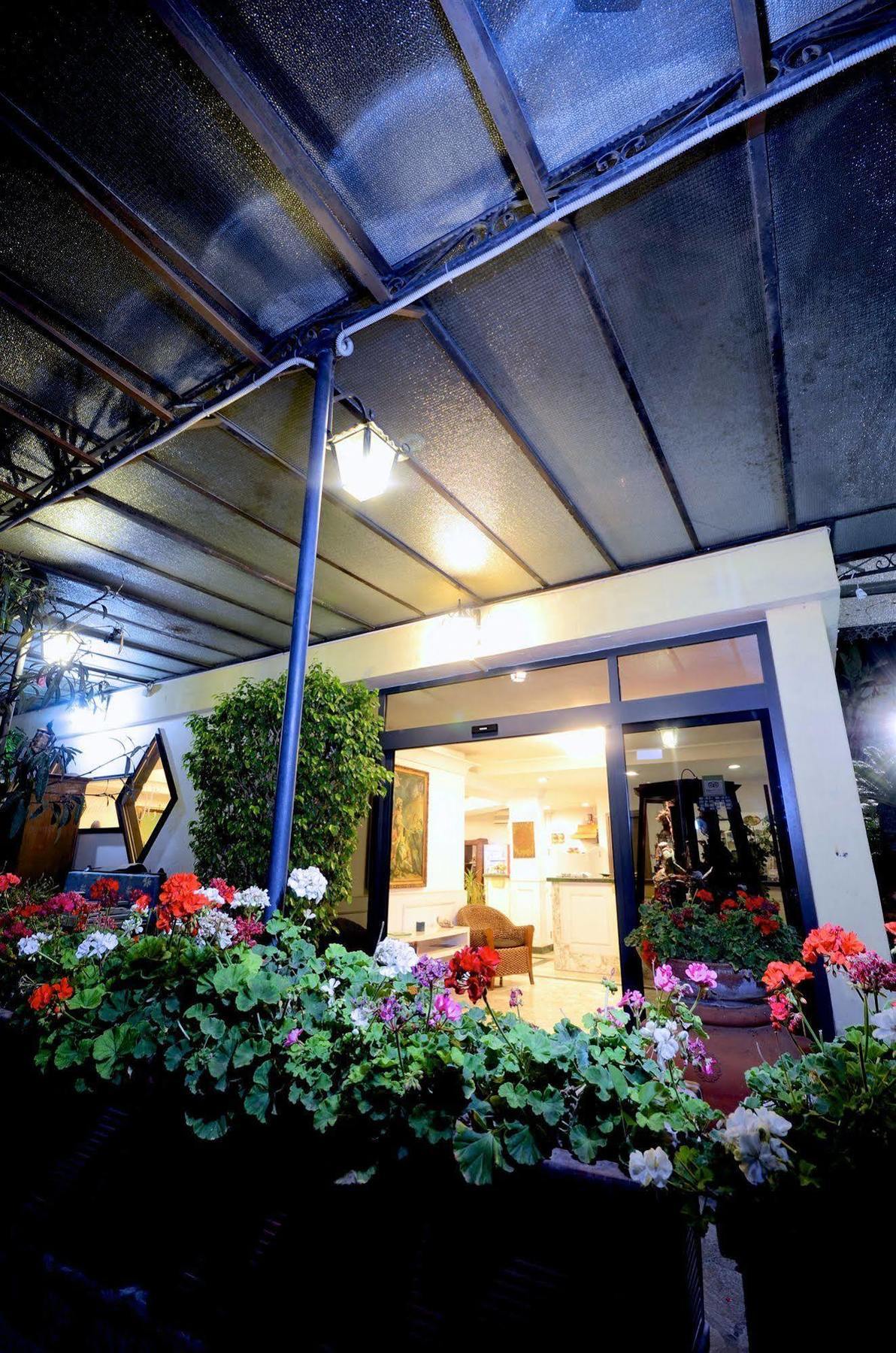 Hotel Clinton Casoria Esterno foto